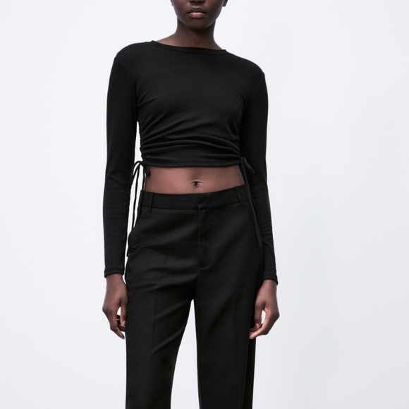 Spotted on Sophie: ZARA RIBBED TOP WITH GATHER DETAIL - Picture 5 of 13